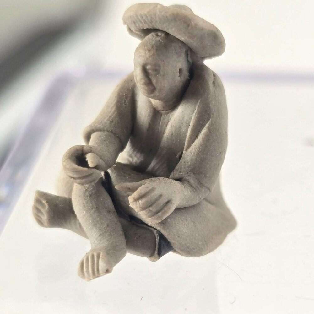 Miniature Japanese Mudman Seated Figurine Of A Man In Traditional Attire je169